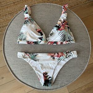 ROXY Swim White Ruffled Palm and Flower Bikini Set Size Large